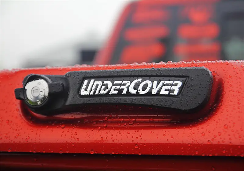 Undercover Uc1168L-G7C Ex Hard Folding Tonneau Cover – Fits 2015–2020 Chevrolet Colorado & Canyon (6.2 Ft Bed) 1